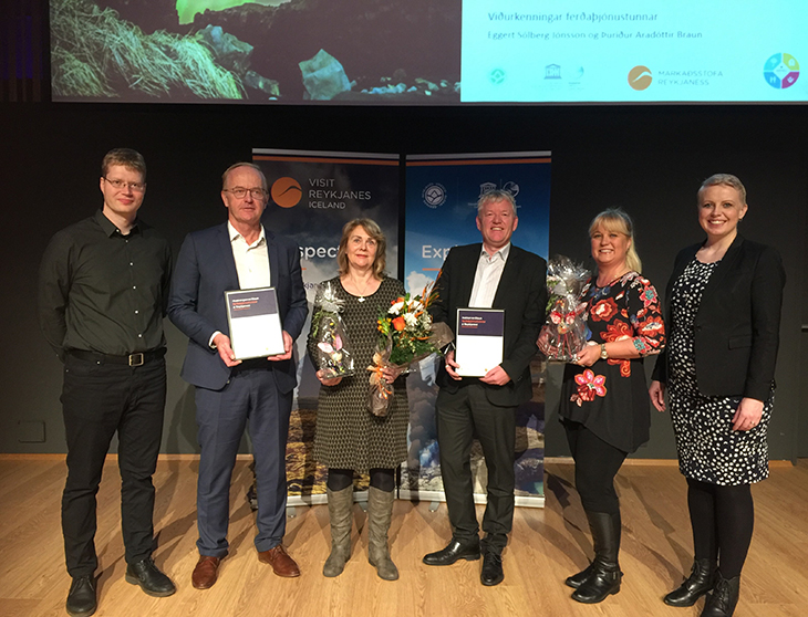 Hér má sjá handhafa Hvatningarverðlauna og Þakkarverðlauna ferðaþjónustunnar á Suðurnesjum Hér má sjá handhafa Hvatningarverðlauna og Þakkarverðlauna ferðaþjónustunnar á Suðurnesjum