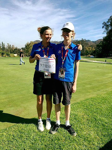 Heiða og Bjarki með verðlaun fyrir golf Heiða og Bjarki með verðlaun fyrir golf