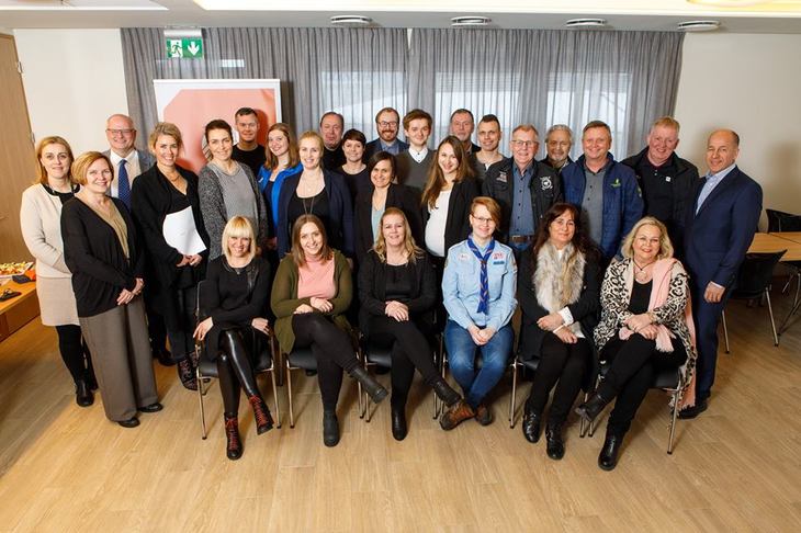 Hér má sjá mynd af hópnum sem tók á móti styrkjum úr samfélagssjóði Isavia á þriðjudag