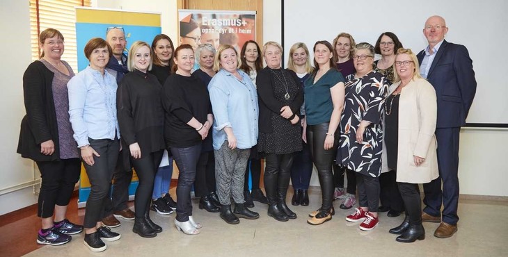 Hér má sjá styrkþega úr skólahluta Erasmus+ sem hlutu styrk til verkefna í flokknum Nám og þjálfun árið 2017, ásamt Andrési Péturssyni, verkefnisstjóra skólahlutans og Ágústi Hirti Ingþórssyni, forstöðumanni Landskrifstofa Erasmus+ menntaáætlunar ESB Hér má sjá styrkþega úr skólahluta Erasmus+ sem hlutu styrk til verkefna í flokknum Nám og þjálfun árið 2017, ásamt Andrési Péturssyni, verkefnisstjóra skólahlutans og Ágústi Hirti Ingþórssyni, forstöðumanni Landskrifstofa Erasmus+ menntaáætlunar ESB