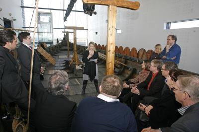 Víkingaskipið verður leiksvið.