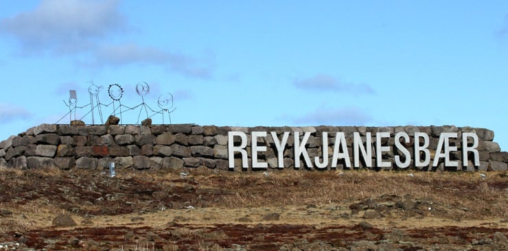 Bæjarhlið Reykjanesbæjar.