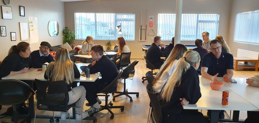 Samráðsfundur umhverfissviðs með fulltrúum ungmennaráðs Reykjanesbæjar. Fundurinn var haldinn á 2. &hellip;