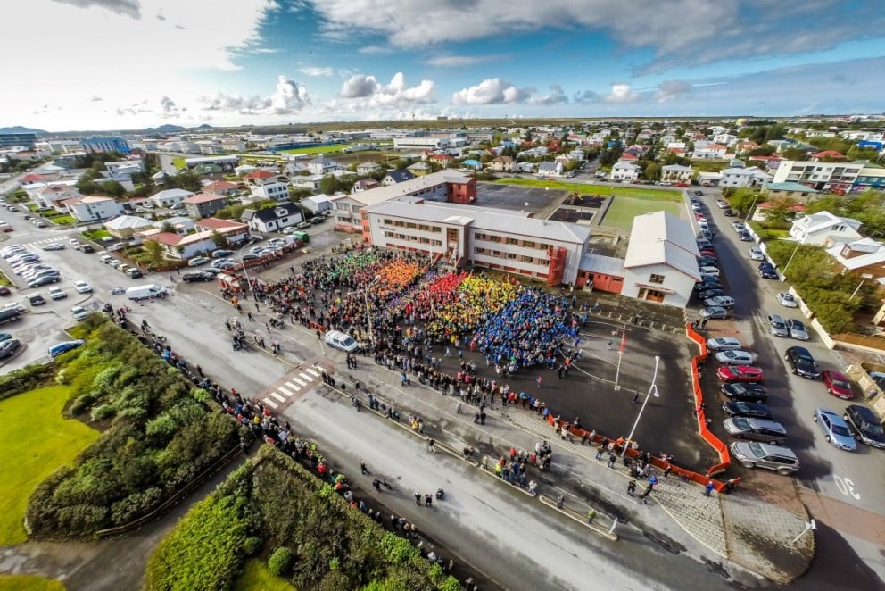 Myllubakkaskóli og umhverfi við setningu Ljósanætur.