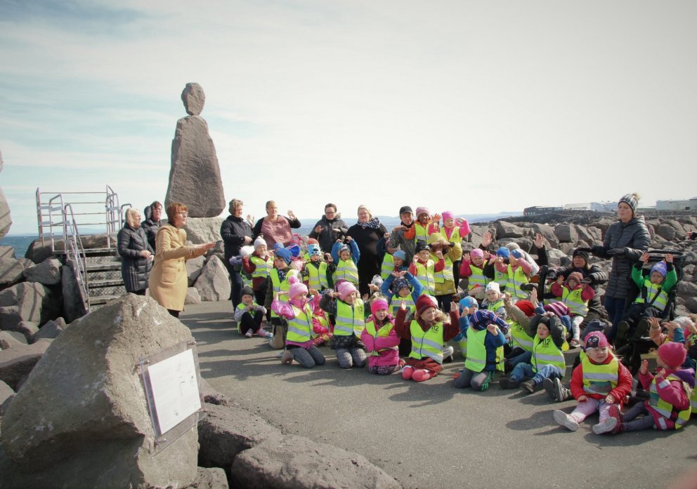 Leikskólabörn á Tjarnarseli eru dugleg að fara í vettvangsferðir. Ferð að útsýnispallinum, sem þau &hellip;