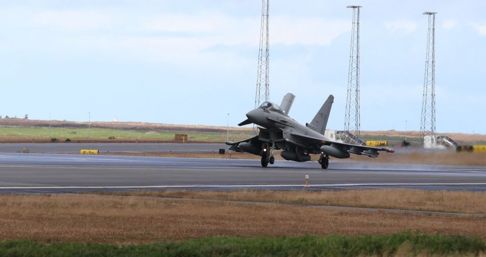 Ein af Eurofighter Typhoon EF-2000 orrustuþotunum sem notaðar eru í loftrýmisgæslunni. Ljósmynd: La&hellip;