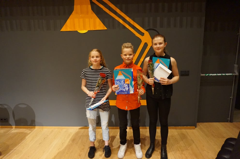 Kamilla Ósk, Sæþór Elí og Krista Gló á verðlaunaafhendingunni
í gær. Ljósmynd: Sigurbjörg Róbertsd&hellip;