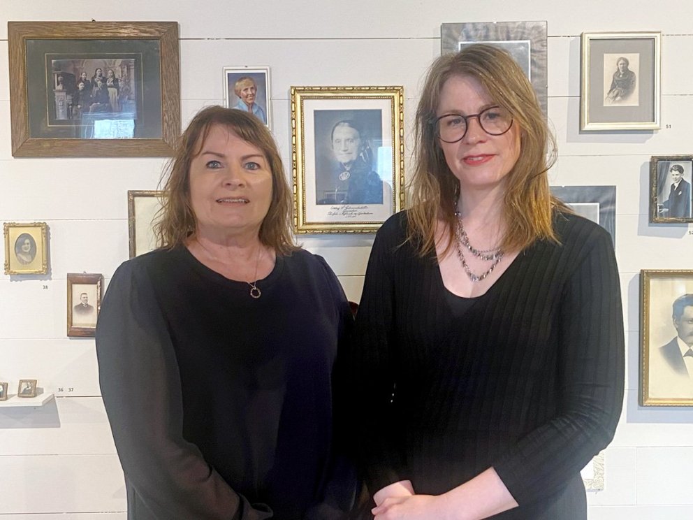 Eva Kristín Dal safnstjóri Byggðasafnsins og Sólveig Þórðardóttir ljósmyndari