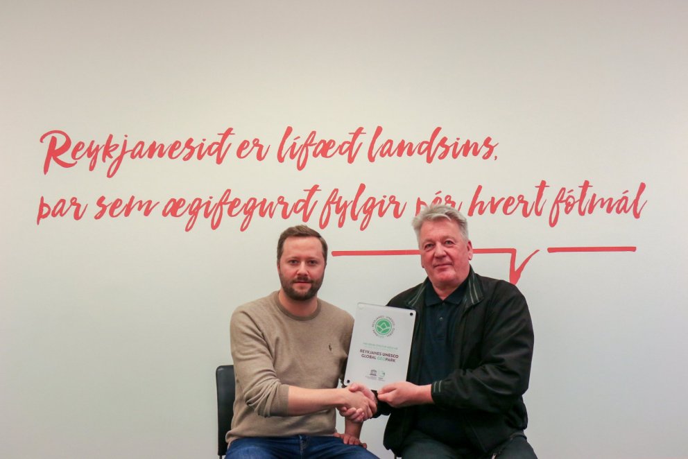 Frá undirritun samstarfssamningsins sl. þriðjudag. Daníel Einarsson verkefnisstjóri Reykjanes UNESC&hellip;