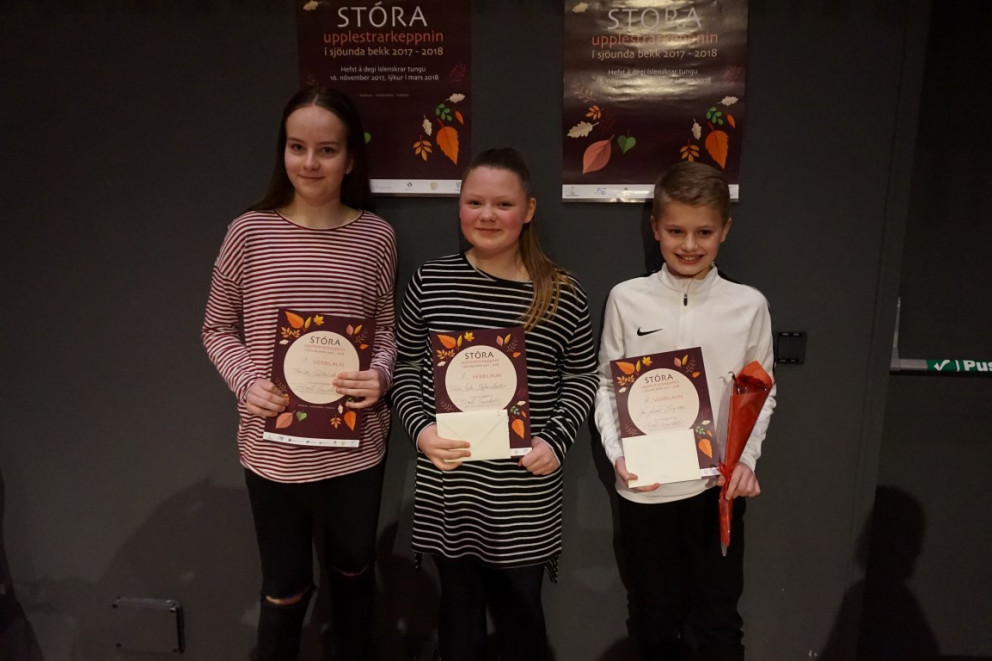 Sigurvegararnir í Stóru upplestrarkeppninni, f.v. Lovísa Grétarsdóttir Njarðvíkurskóla, 3. sæti, Be&hellip;