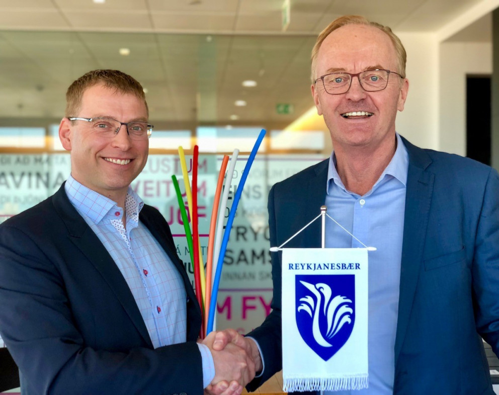 Erling Freyr Guðmundsson framkvæmdastjóri Gagnaveitu Reykjavíkur og Kjartan Már Kjartansson bæjarst&hellip;
