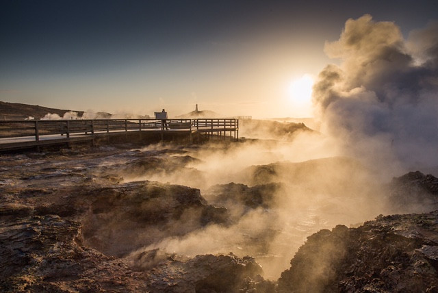Horft yfir Gunnuhver í átt að Reykjanesvita. Ljósmynd OZZO