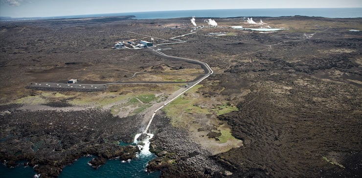Horft yfir jarðvarmasvæðið á Reykjanesi.