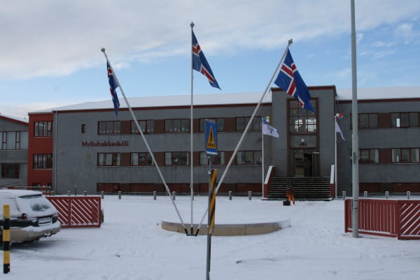 Myllubakkaskóli á hátíðisdegi.