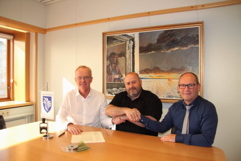 Kjartan Már Kjartansson bæjarstjóri Reykjanesbæjar og Halldór G. Guðmundsson hjá Allt hreint ehf. u&hellip;