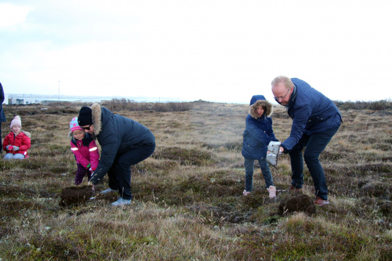 Tinna Rut naut aðstoðar föður síns Sigvalda Lárussonar og Hera Björg frá Kjartani Má Kjartanssyni b&hellip;