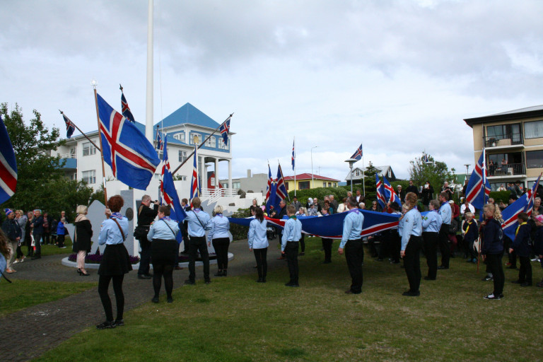 Frá hátíðardagskrá í skrúðgarðinum