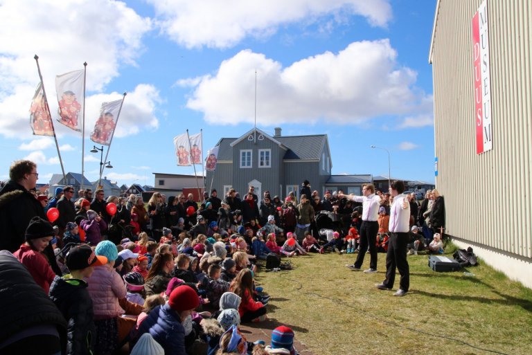 Sirkus Íslands á listahátíð barna í Reykjanesbæ sl. vor.