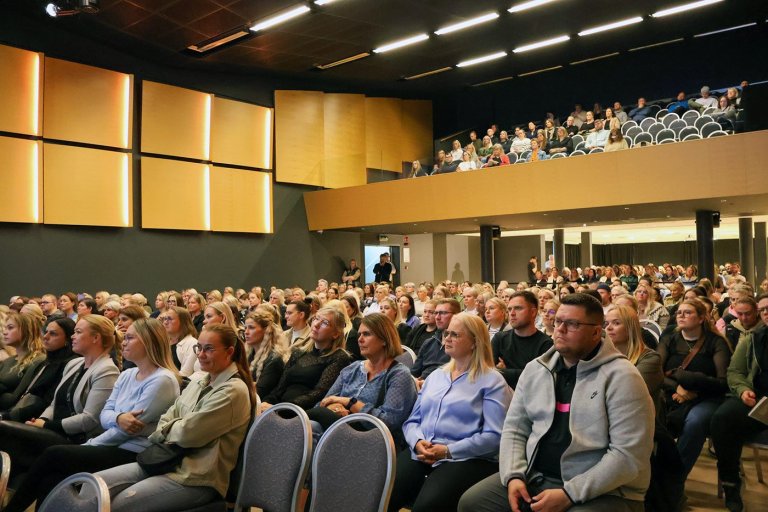 Um 350 starfsmenn grunnskólanna sóttu ráðstefnuna