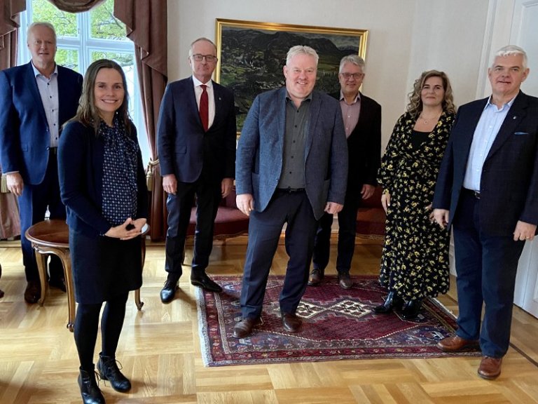Bæjarstjórar sveitarfélaganna fjögurra ásamt framkvæmdastjóra Sambands sveitarfélaga á Suðurnesjum &hellip;
