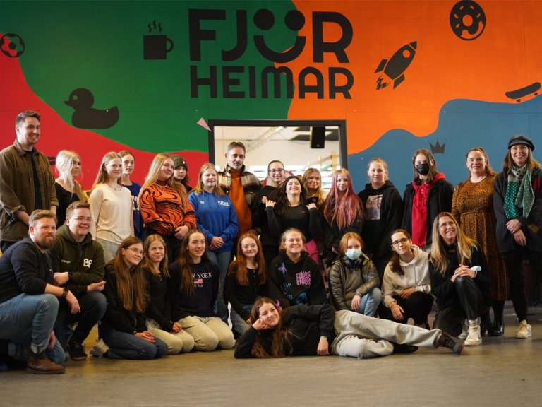 Stelpur í 8-9 bekk úr grunnskólum Reykjanesbæjar ásamt fulltrúum RIFF, starfsfólki Fjörheima og kvi&hellip;