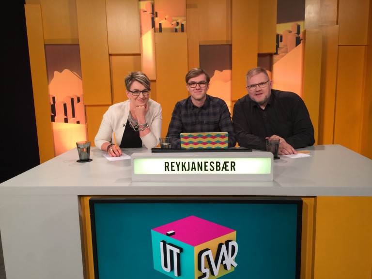 Útsvarslið Reykjanesbæjar veturinn 2017-2018 skipa Helga Sigrún Harðardóttir, Grétar Þór Sigurðsson&hellip;