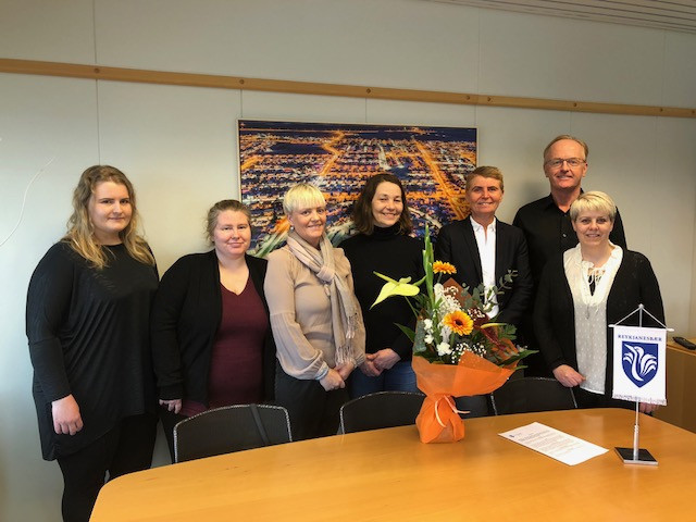 Frá undirskrift samningsins, f.v. Silja Ýr Markúsdóttir, Samantha Miles, Þorgerður Kjartansdóttir, &hellip;